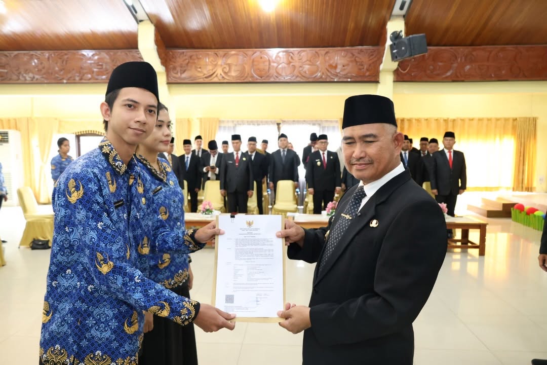 Penyerahan Surat Keputusan Pengangkatan PNS dan Pengambilan Sumpah Jabatan, Serta Pelantikan Pengangkatan Pertama Dalam Jabatan Fungsional Di Lingkungan Pemerintah Kota Tarakan
